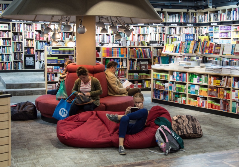 magasin-CAUSSOLS-min_books_bookstore_book_reader_readers_reading_shop_sale_books-849006